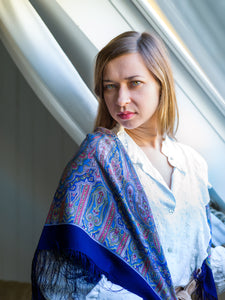 Foulard russe, dessin "Contemplation" par Irina Dadonova - bleu