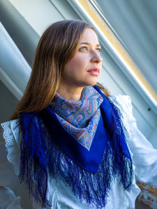 Foulard russe, dessin "Contemplation" par Irina Dadonova - bleu