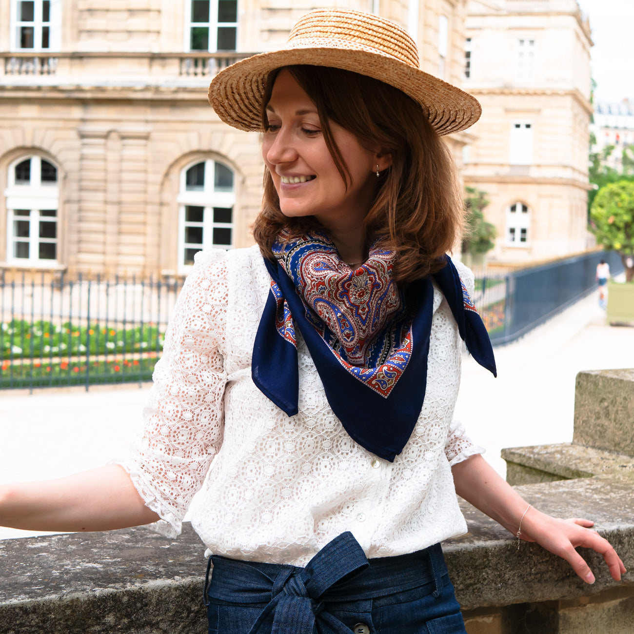 Châle / Foulard Russe PAVLOVO-POSAD En Laine - Motif Floral Noir, Neuf Avec étiquettes