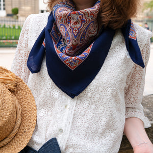 Foulard russe, dessin Etincelle, par Irina Dadonova