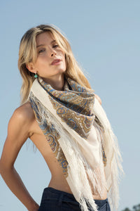 svetlana_k_paris_foulard_russe_châle_russe_foulard_bohème_babooshka_olga_labzina_trois_quart