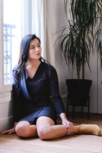 svetlana k dress athenes robe chic parisien look effortless raffine naturel parisienne bleu nuit assis